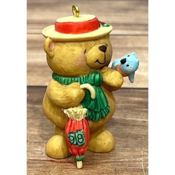 1998 HALLMARK ORNAMENT QX6303 FOREVER FRIENDS BEAR ANDREW BROWNSFORD SHARON PIKE - Picture 1 of 9